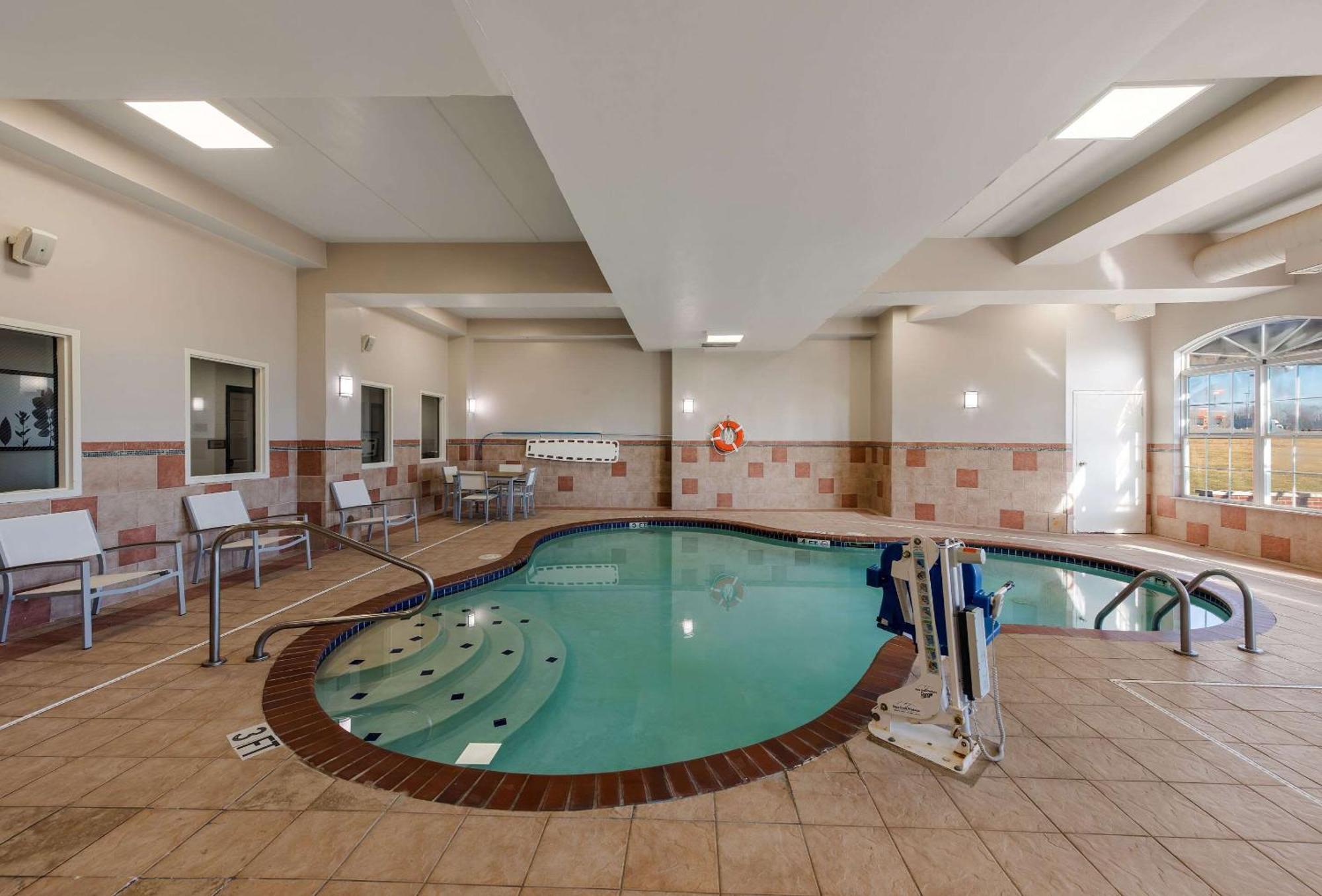 Country Inn & Suites By Radisson, Findlay, Oh מראה חיצוני תמונה